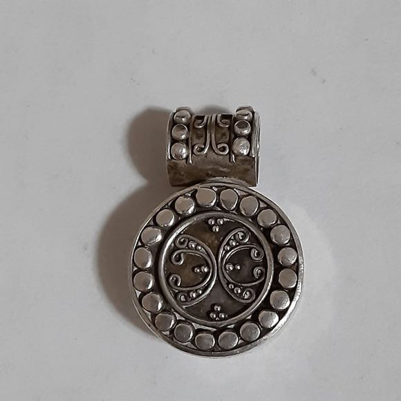 Vintage sterling 925 1" silver pendant raised design Indonesia - Picture 1 of 2